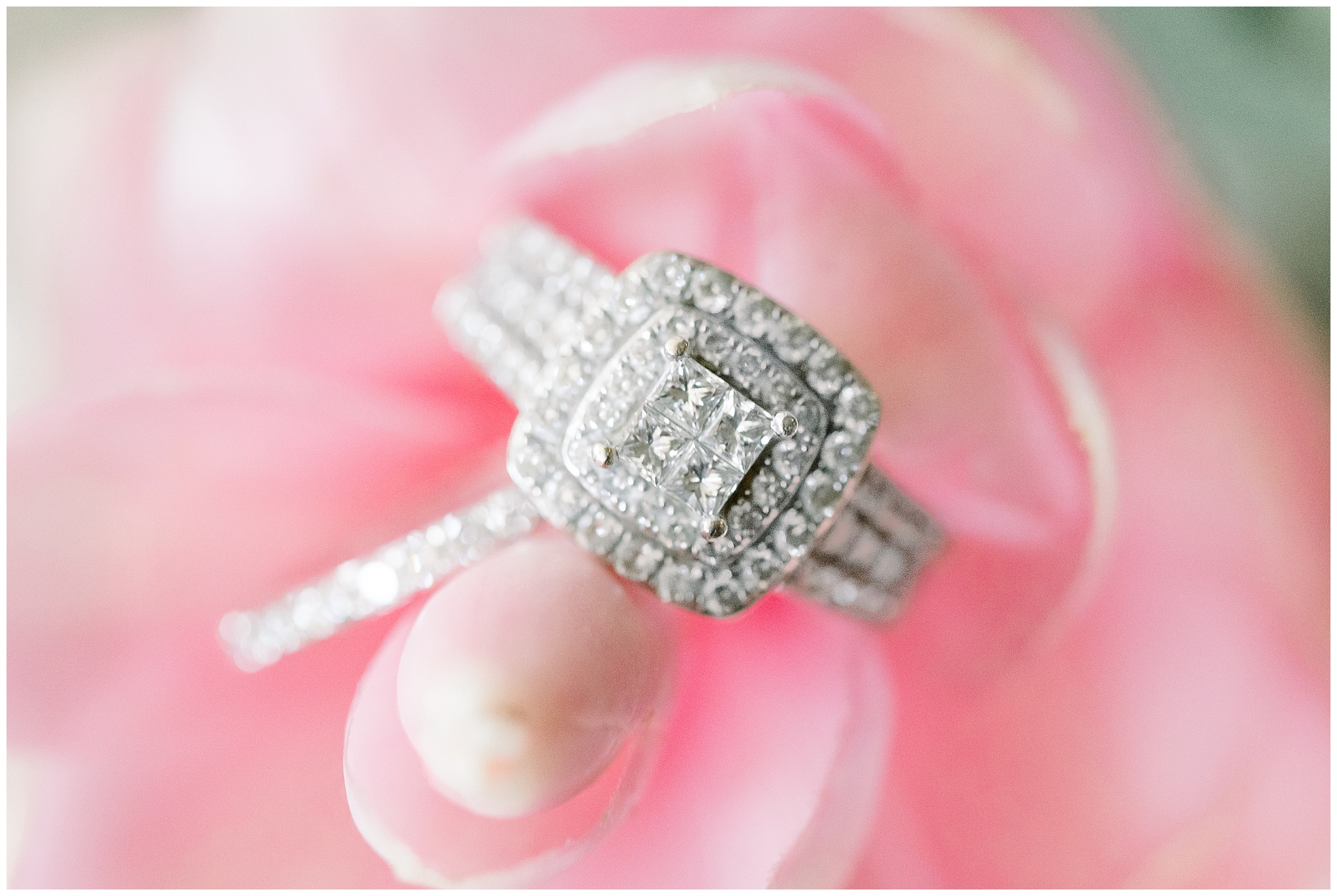 Pink Hawaiian flowers, Wedding rings